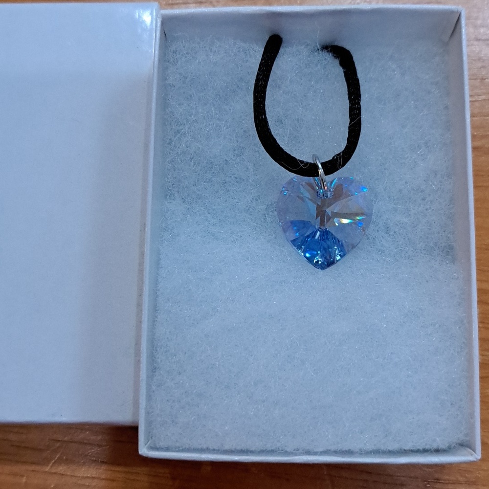 Crisp Morning Freesia Crystal Heart Necklace - Picture 4 of 6